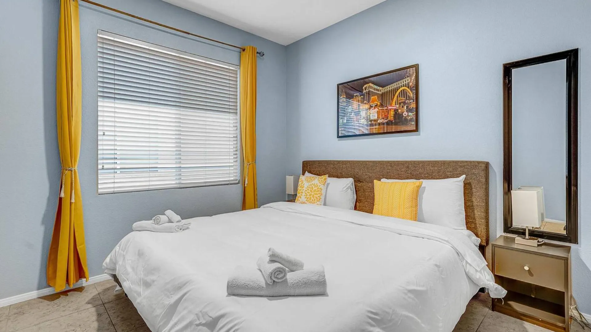 Elegant Golden Arch King Room Las Vegas